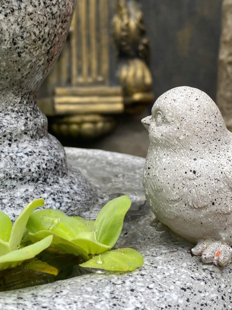 thác nước sân vườn đá tự nhiên lắp đặt trọn gói