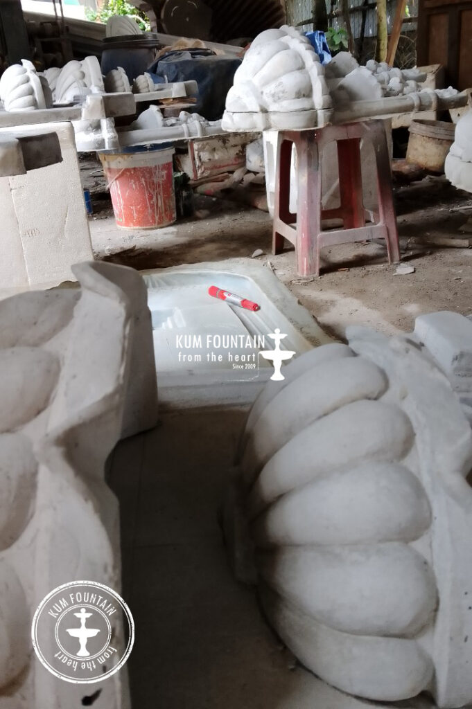 thác nước sân vườn có ồn với hàng xóm không?