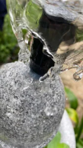 đài phun nước vật liệu composite hay đá tự nhiên