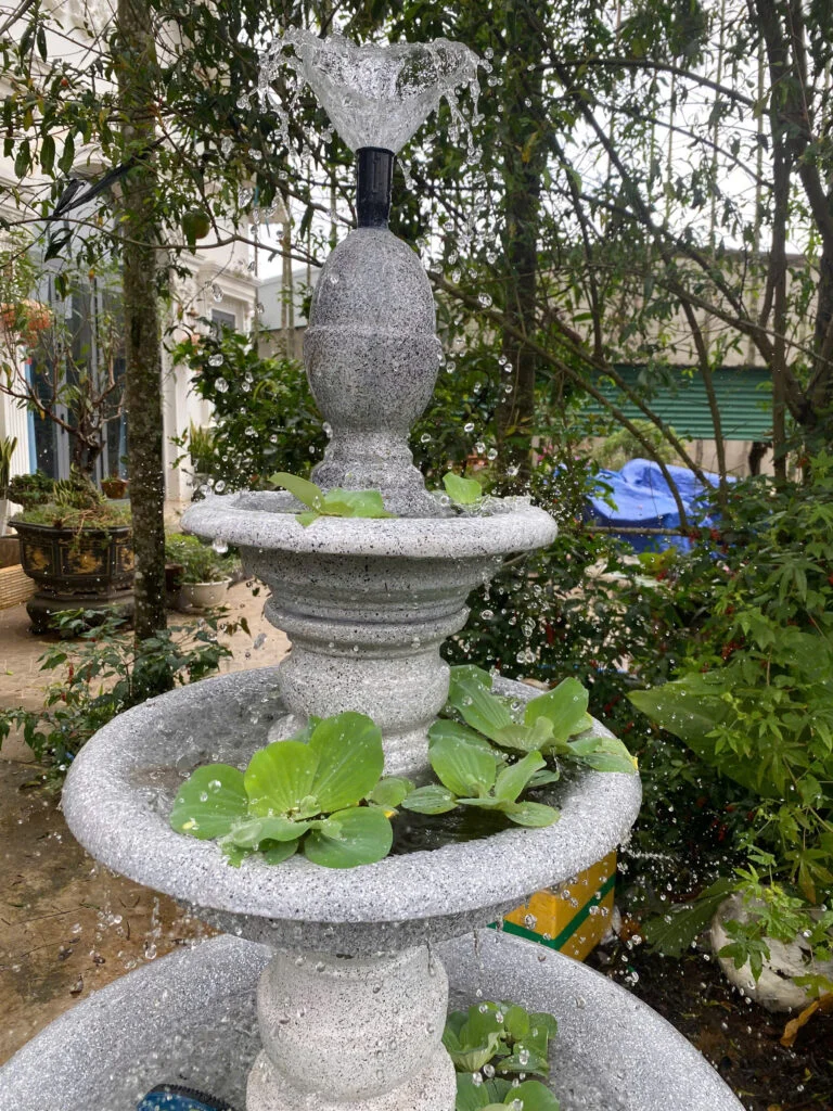 đài phun nước dùng bơm DC 24V siêu êm tiết kiệm