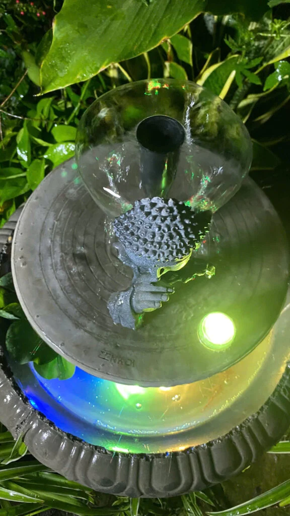 thác nước bể tràn kèm hộp kỹ thuật gọn