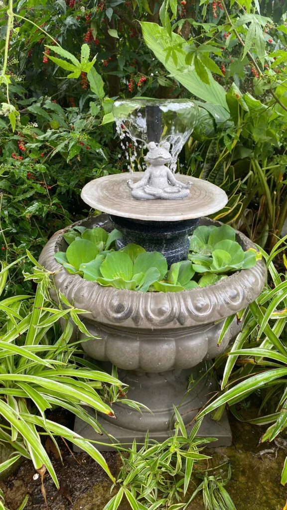 thác nước kết hợp sỏi suối nhân tạo mini