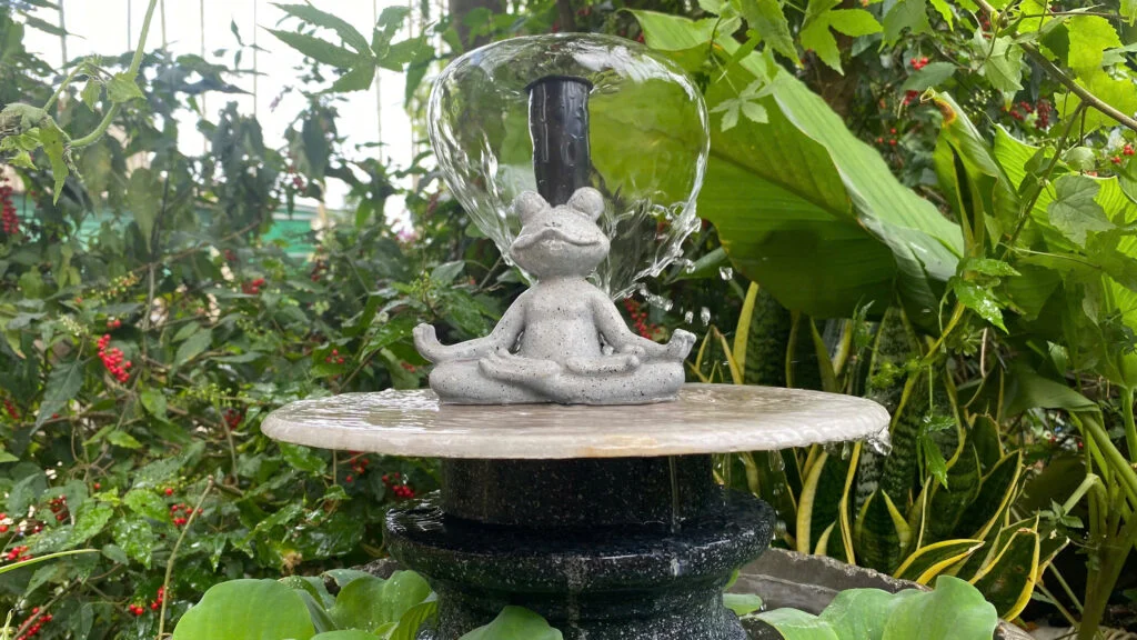 thác nước kèm phun sương mát mùa hè