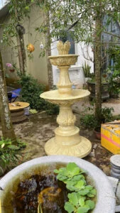 thác nước tường kính cường lực nhìn xuyên hiện đại