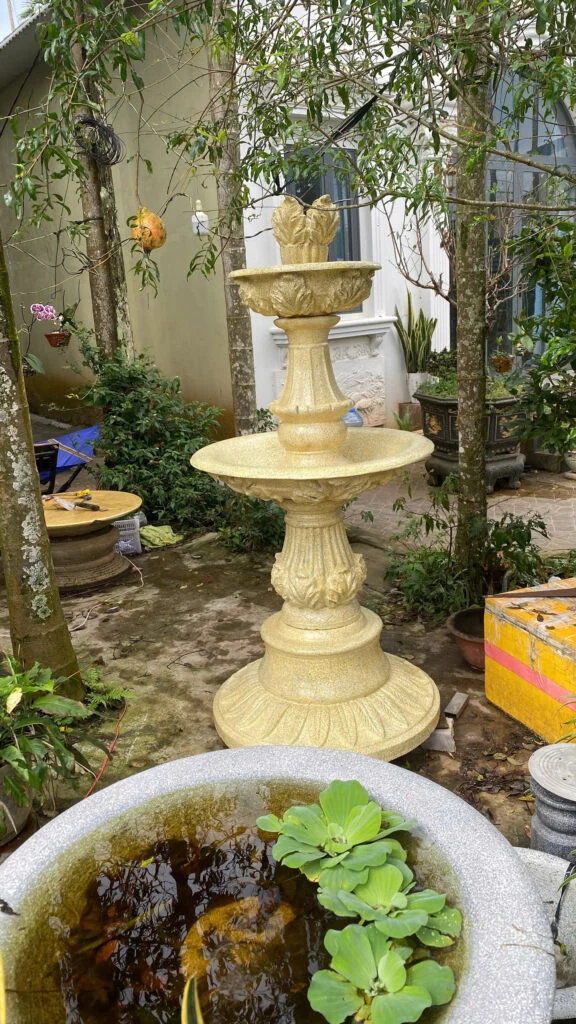 thác nước tường kính cường lực nhìn xuyên hiện đại