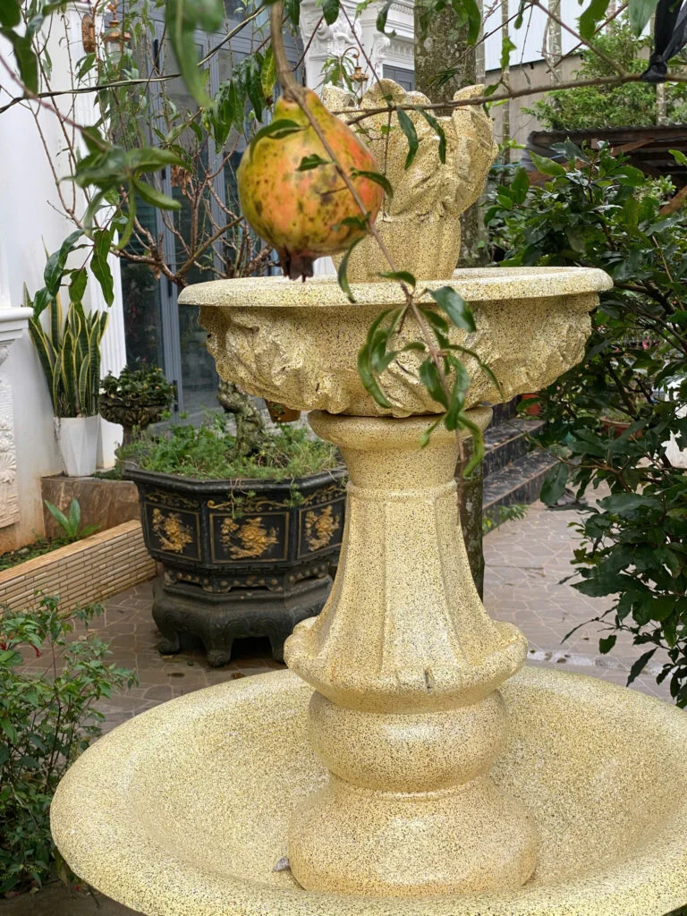 đài phun nước trước cửa hàng thu hút tài lộc